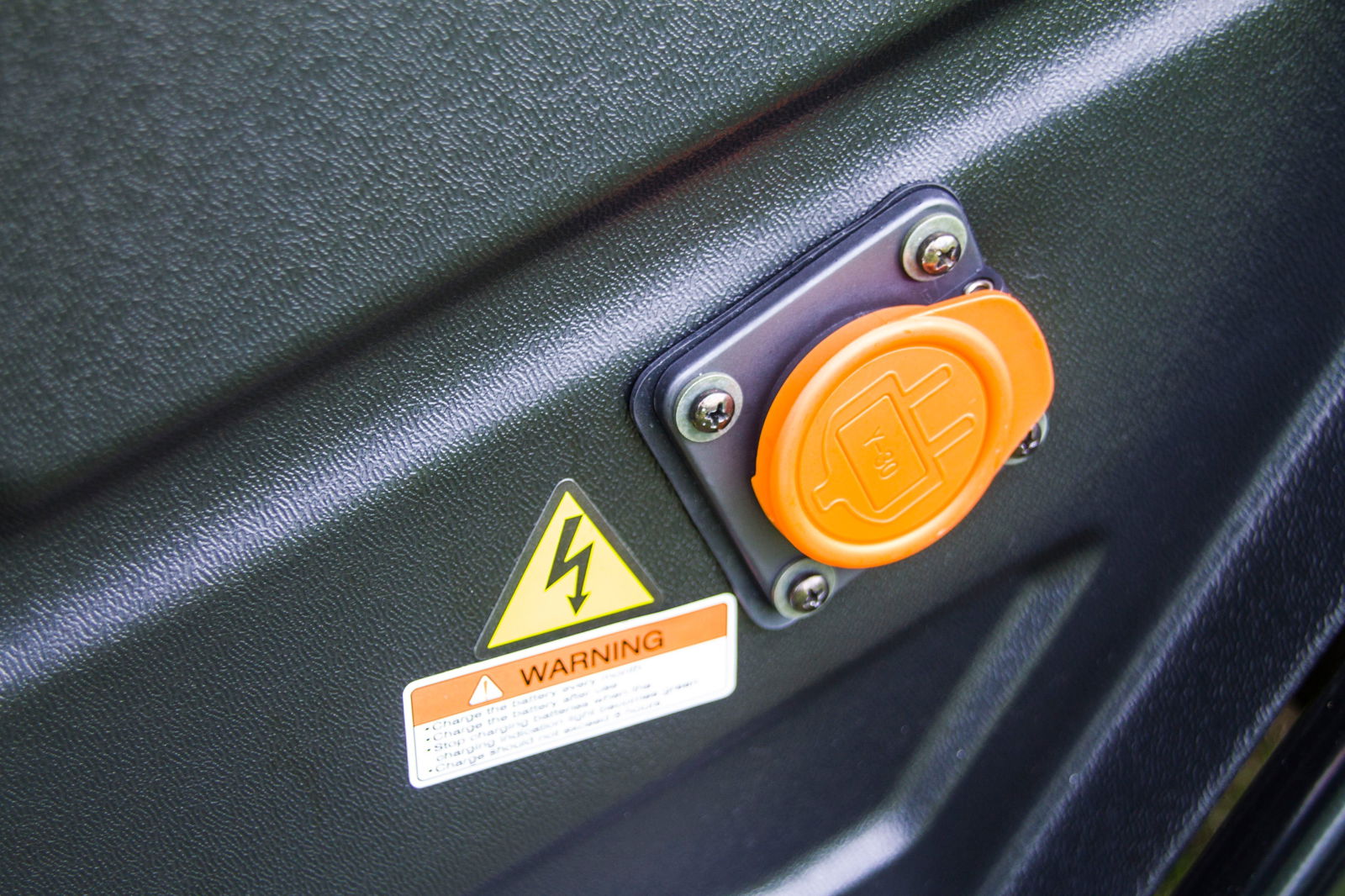 TrailMaster Taurus 80ED-U 4-Seat Electric Golf Cart with Dump Bed, 72 Volt, Aluminum Alloy Wheels - Image 15