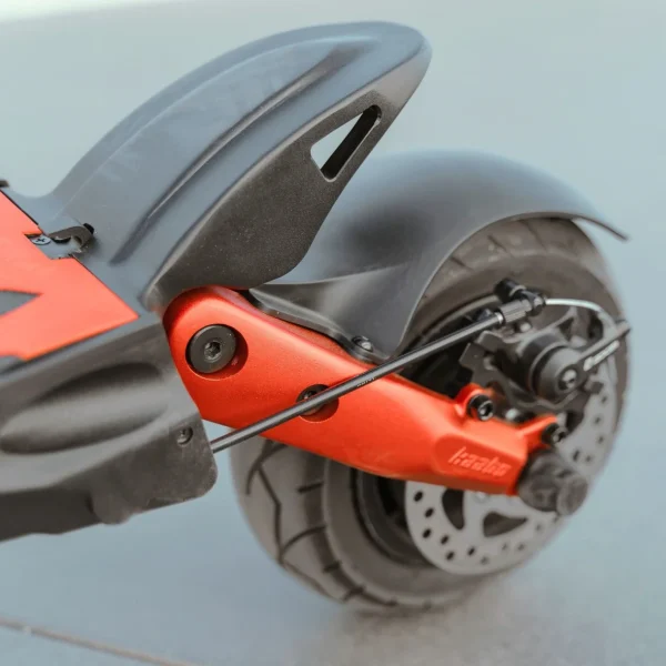 Kaabo Mantis 8 Dual Motor Electric Scooter - Image 6