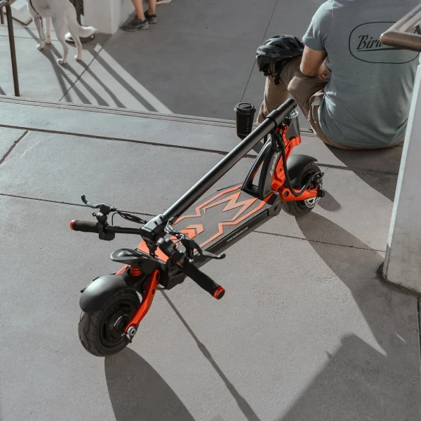 Kaabo Mantis 8 Dual Motor Electric Scooter - Image 5